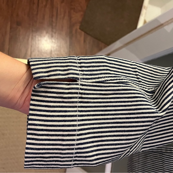 Gap high waist button front capris size 8. - Picture 5 of 5